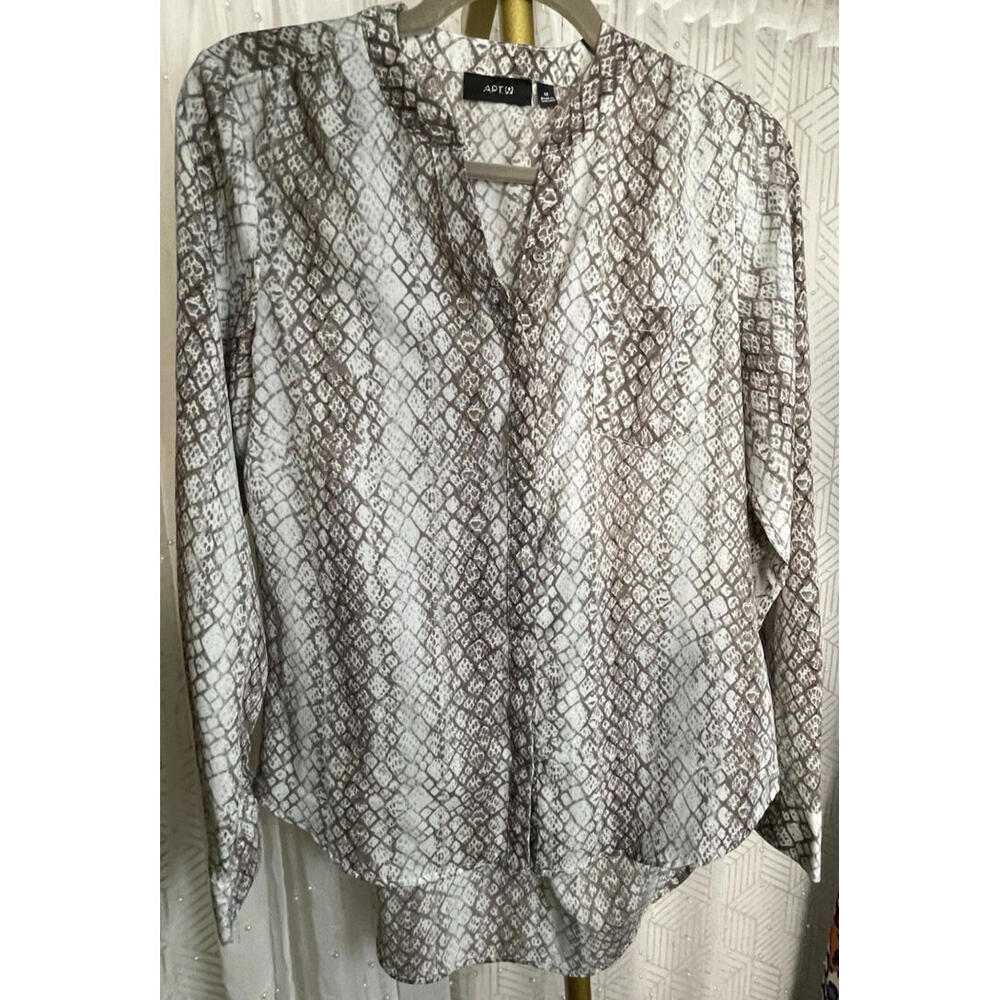 Apt .9 Women's Snake Animal Print Button Up Blouse Long Sleeve V-neck Sz M